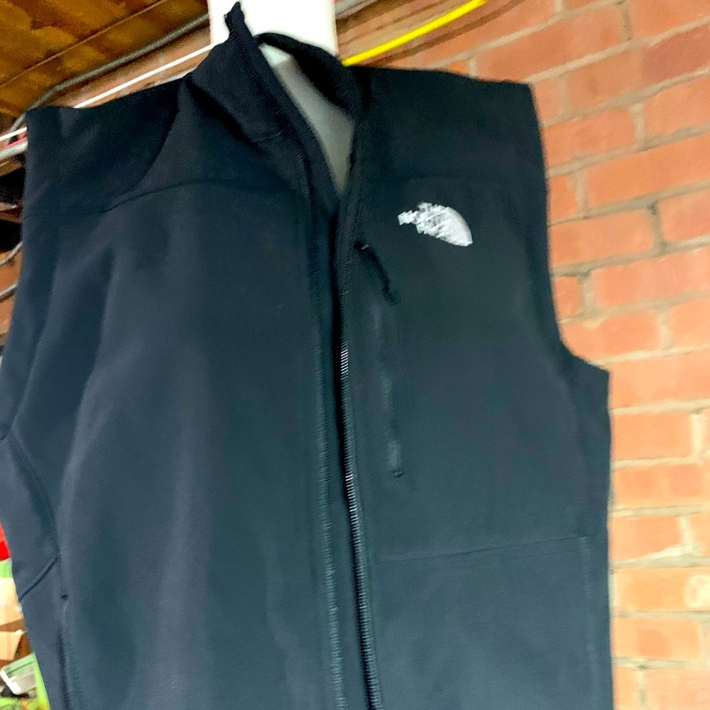 Men’s northface vest